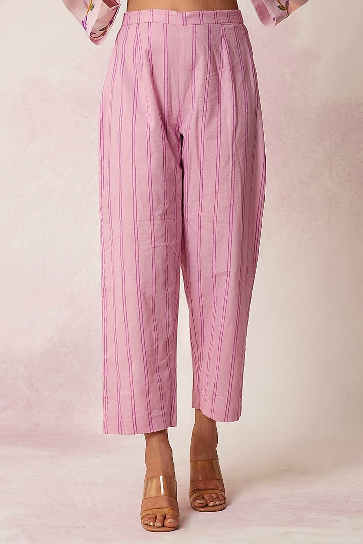 Lilac Floral Embroidered Kurta Set by Shivani Bhargava at Pernia's Pop Up Shop