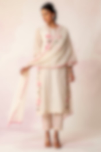 Ivory Floral Embroidered Kurta Set by Shivani Bhargava at Pernia's Pop Up Shop