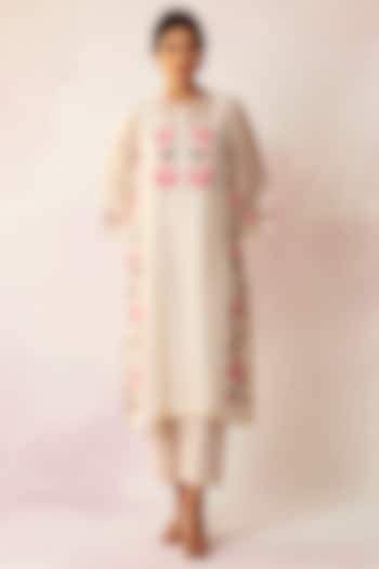 Ivory Chanderi Embroidered Kurta by Shivani Bhargava at Pernia's Pop Up Shop