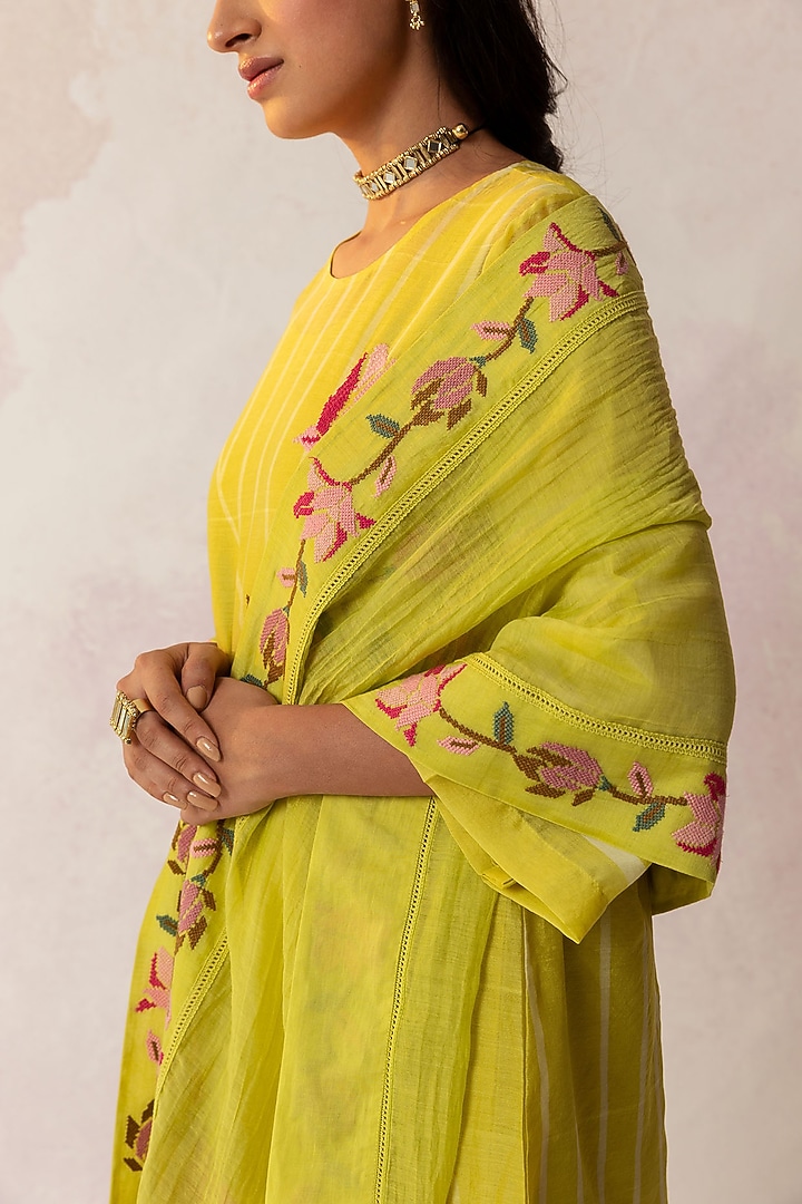 Olive Green Embroidered Kurta Set by Shivani Bhargava at Pernia's Pop Up Shop