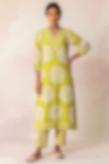 Olive Green Printed Kurta by Shivani Bhargava at Pernia's Pop Up Shop