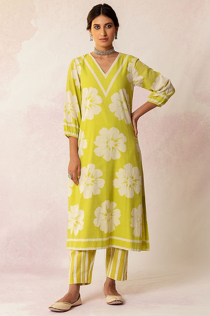 Olive Green Printed Kurta by Shivani Bhargava at Pernia's Pop Up Shop