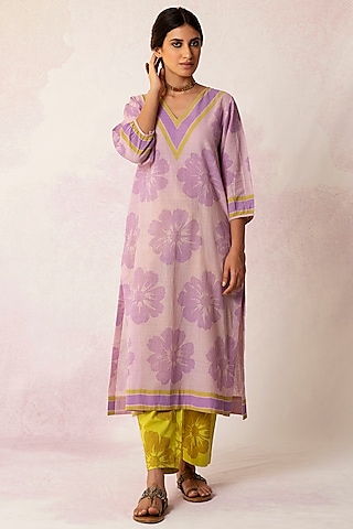 Lilac Printed Kurta Set by Shivani Bhargava
