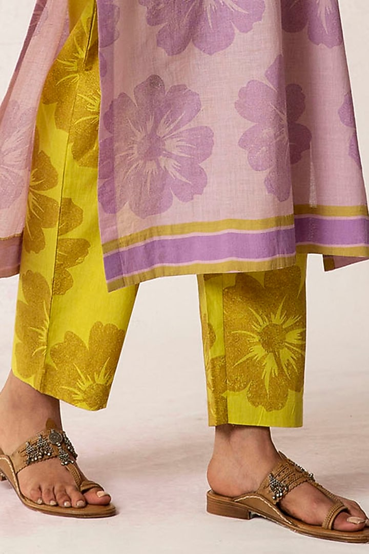Lilac Printed Kurta Set by Shivani Bhargava at Pernia's Pop Up Shop