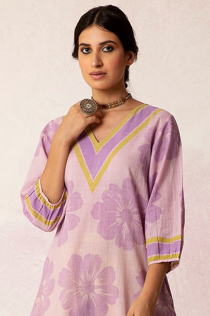 Lilac Printed Kurta Set by Shivani Bhargava at Pernia's Pop Up Shop