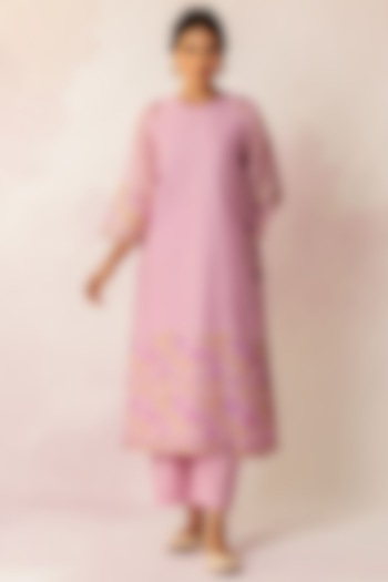 Lilac Embroidered Kurta by Shivani Bhargava at Pernia's Pop Up Shop