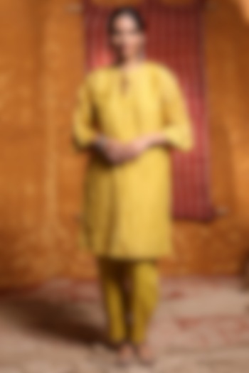 Mustard Crinkle Chanderi Silk Kimono by Shivani Bhargava at Pernia's Pop Up Shop