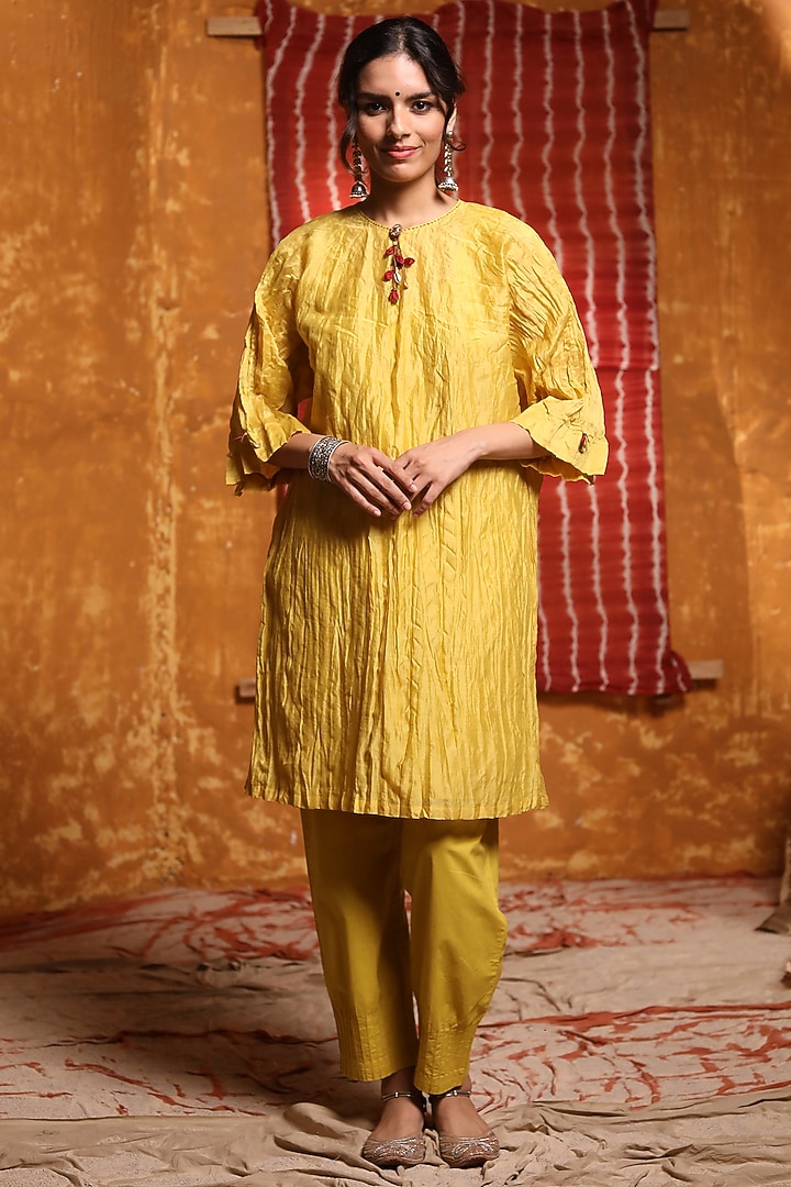Mustard Crinkle Chanderi Silk Kimono by Shivani Bhargava at Pernia's Pop Up Shop