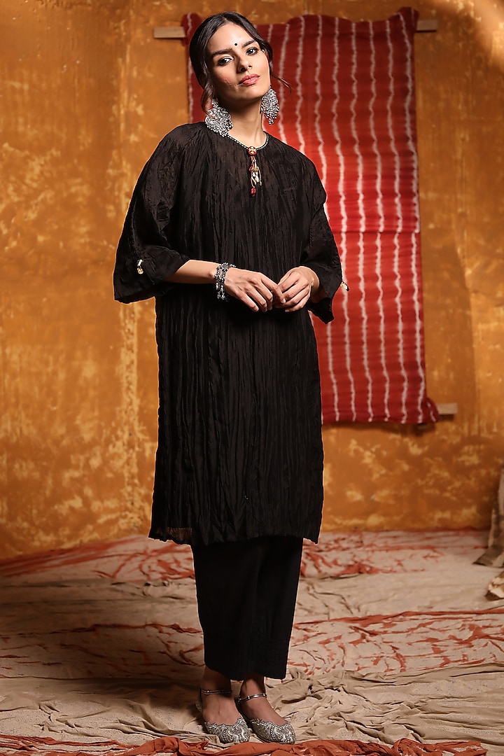 Black Crinkle Chanderi Silk Co-Ord Set by Shivani Bhargava at Pernia's Pop Up Shop