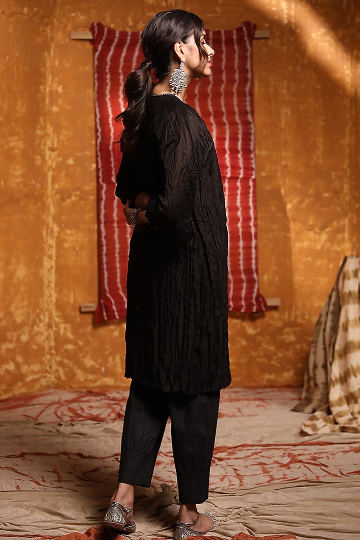 Black Crinkle Chanderi Silk Co-Ord Set by Shivani Bhargava at Pernia's Pop Up Shop