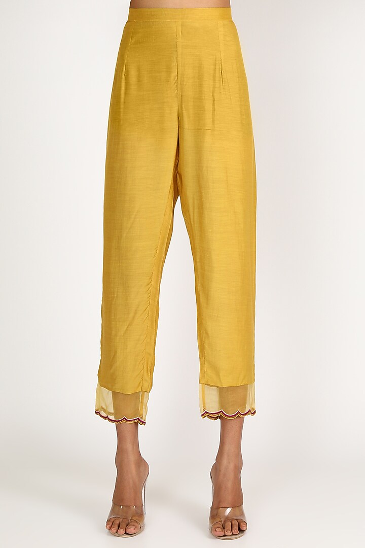 Yellow Embroidered Kurta Set by Shivani Bhargava at Pernia's Pop Up Shop