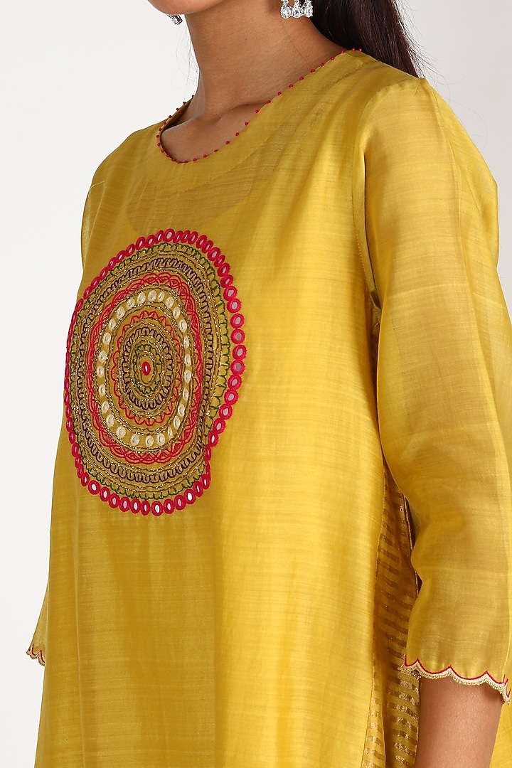 Yellow Embroidered Kurta Set by Shivani Bhargava at Pernia's Pop Up Shop