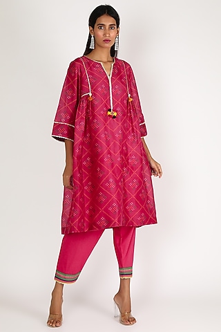 Fuchsia Embroidered Kurta Set by Shivani Bhargava