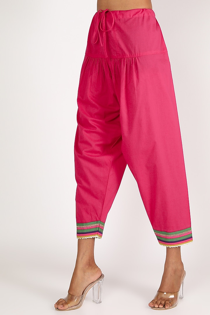 Fuchsia Embroidered Kurta Set by Shivani Bhargava at Pernia's Pop Up Shop