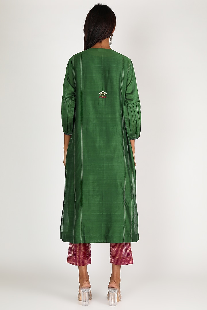 Emerald Green Embroidered Kurta Set by Shivani Bhargava at Pernia's Pop Up Shop