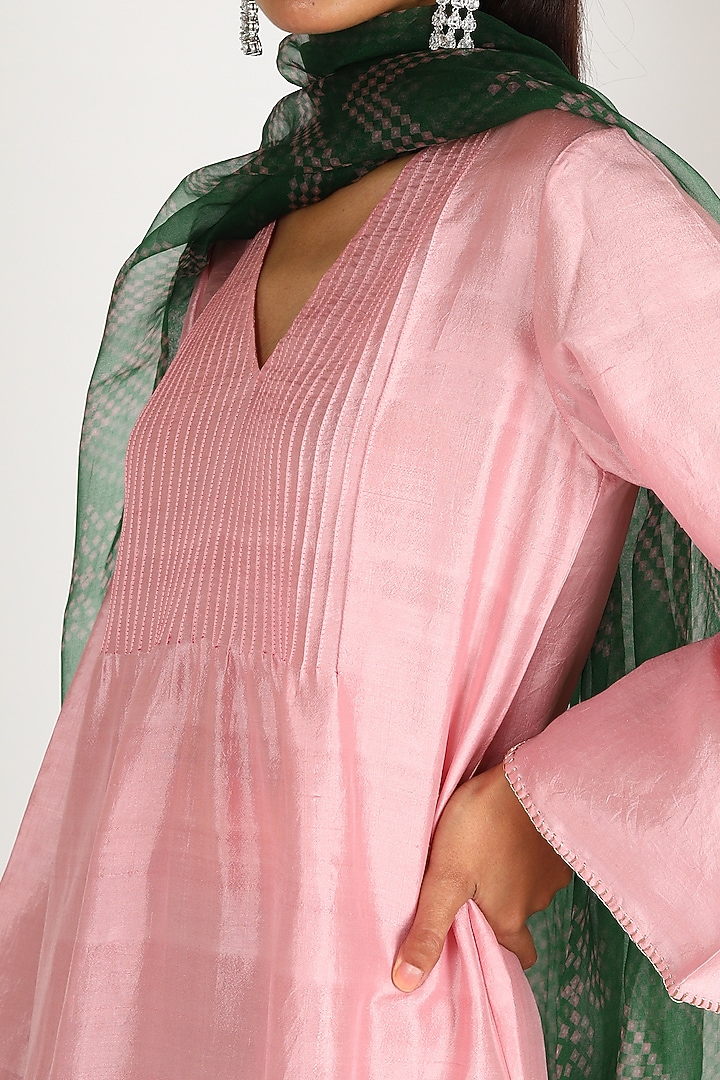 Blush Pink & Emerald Green Printed Kurta Set by Shivani Bhargava at Pernia's Pop Up Shop