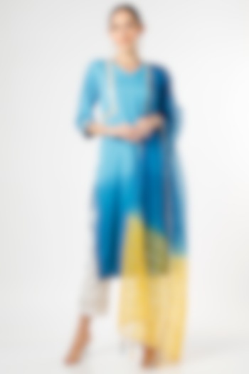 Blue Shaded Embroidered Kurta Set by Aarnya by Richa