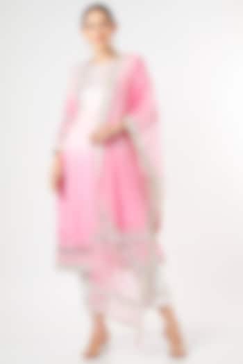 Baby Pink Embroidered Shaded Kurta Set by Aarnya by Richa