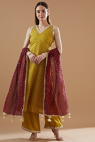 Mustard Chanderi Embroidered Kurta Set by Aarnya by Richa