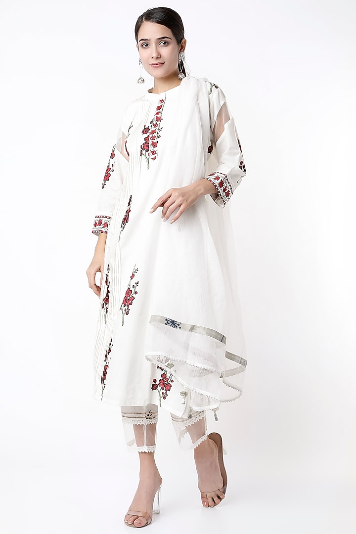 White Kurta Set With Red Floral Print by Aarnya by Richa