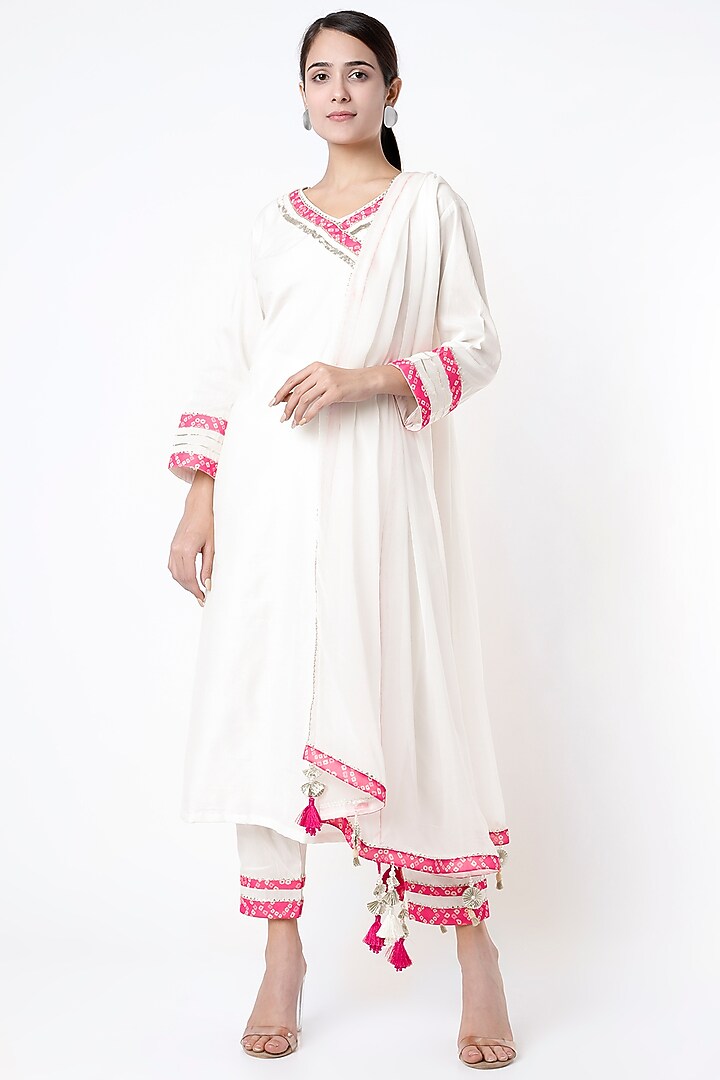 White Kurta Set With Gota Work by Aarnya by Richa at Pernia's Pop Up Shop