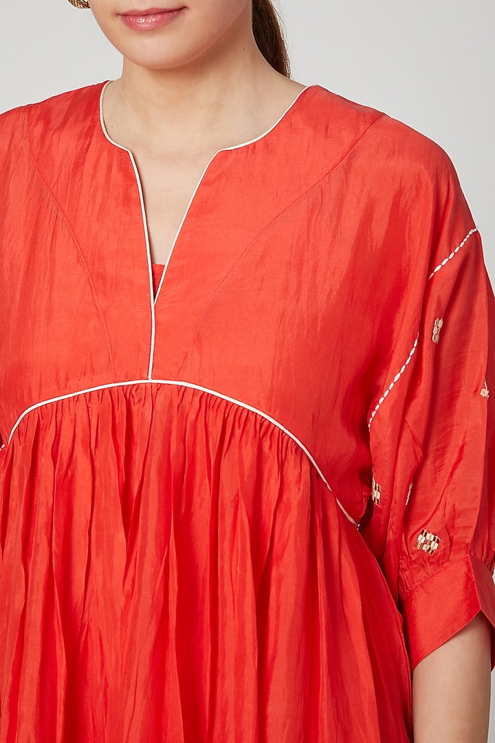 Red Embroidered Kurta With Lining & Pants by Aavidi at Pernia's Pop Up Shop
