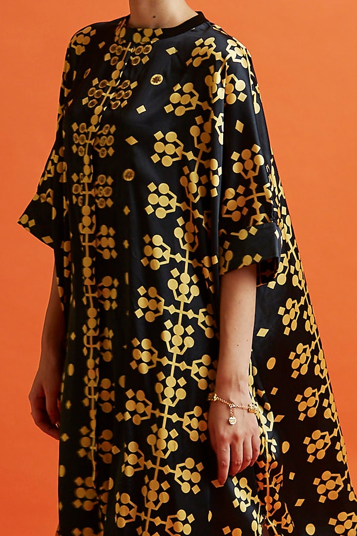 Black & Gold Printed Kaftan Set by Aavidi at Pernia's Pop Up Shop