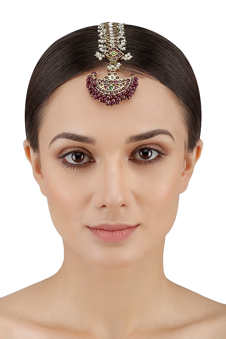 Aaharya presents Gold leafing kempstone and pearls crescent maang tikka available only at Pernia's Pop Up Shop.