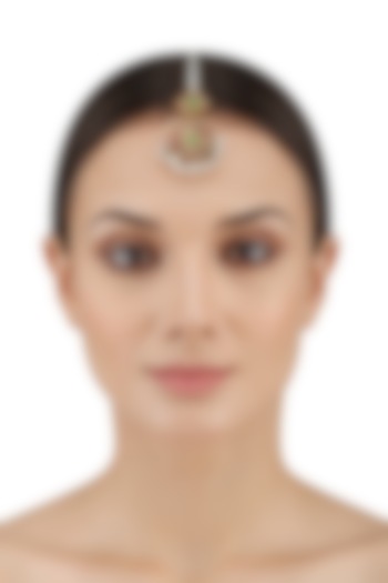 Aaharya presents Gold leafing pearl cluster and kempstone maang tikka available only at Pernia's Pop Up Shop.