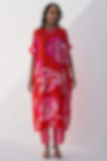 Red Silk Oversize Kurta Set by Archana Shah at Pernia's Pop Up Shop