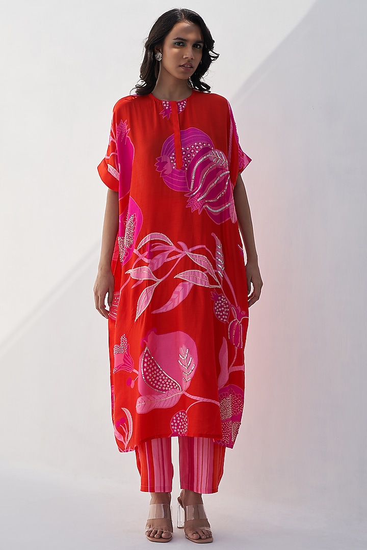 Red Silk Oversize Kurta Set by Archana Shah at Pernia's Pop Up Shop