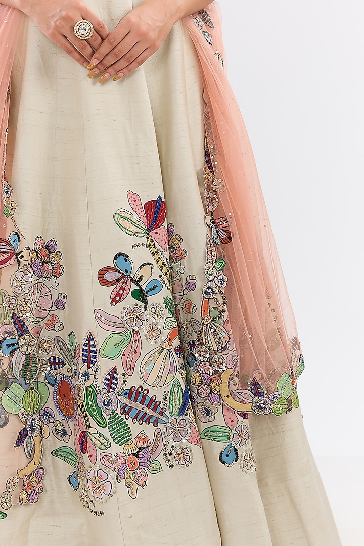 Ivory Raw Silk Applique Embellished Bridal Lehenga Set by Aisha Rao at Pernia's Pop Up Shop