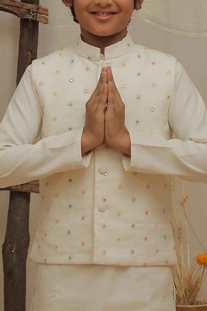 Off-White Chanderi Jacket With Kurta Set For Boys by All Boy Couture at Pernia's Pop Up Shop