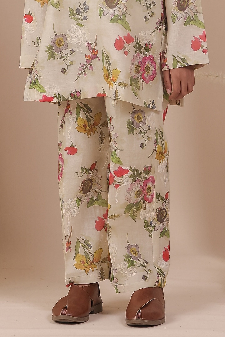 Off-White Chanderi Floral Motif Embroidered Kurta Set For Boys by All Boy Couture at Pernia's Pop Up Shop