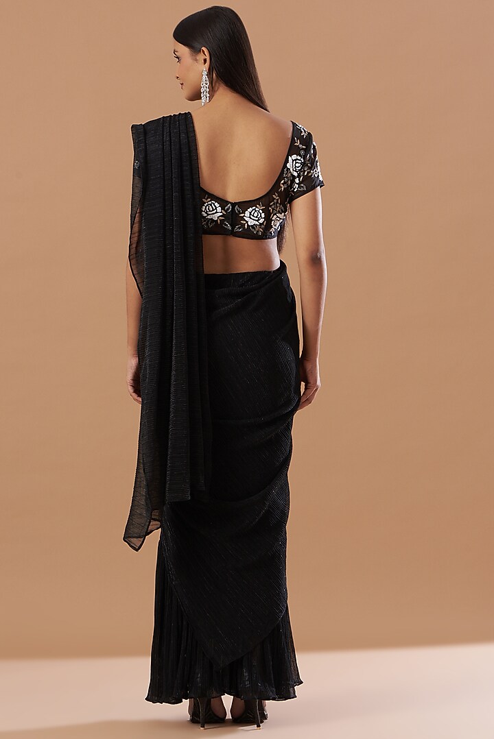 Jet Black Pleated & Draped Wedding Saree Set by Aashima Behl at Pernia's Pop Up Shop