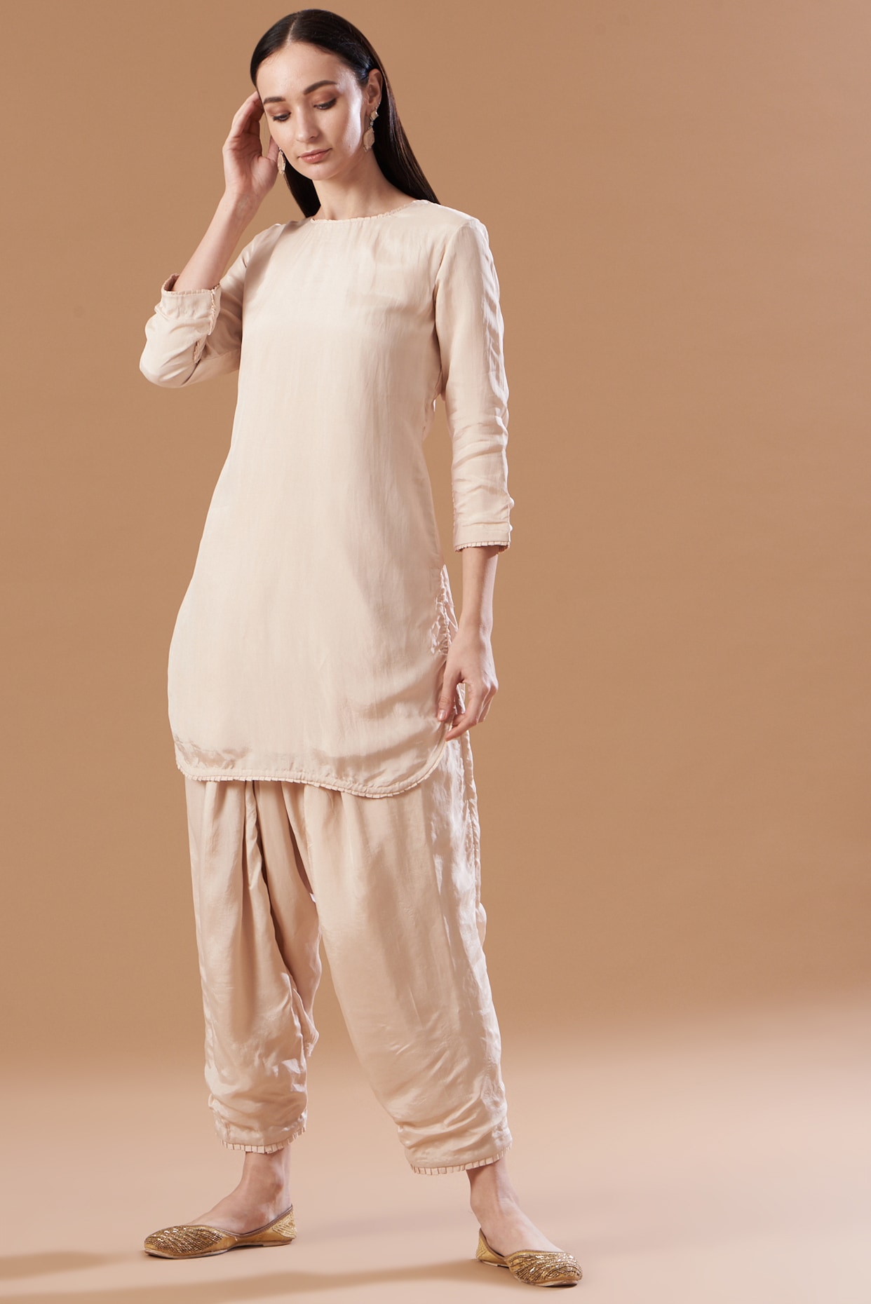 Blush Pink Silk Pakistani Kurta Set by Aashima Behl at Pernia s Pop Up Shop