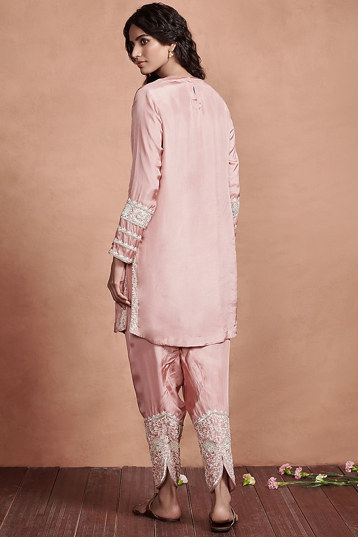 Champagne Blush Embroidered Kurta Set by Aashima Behl at Pernia's Pop Up Shop