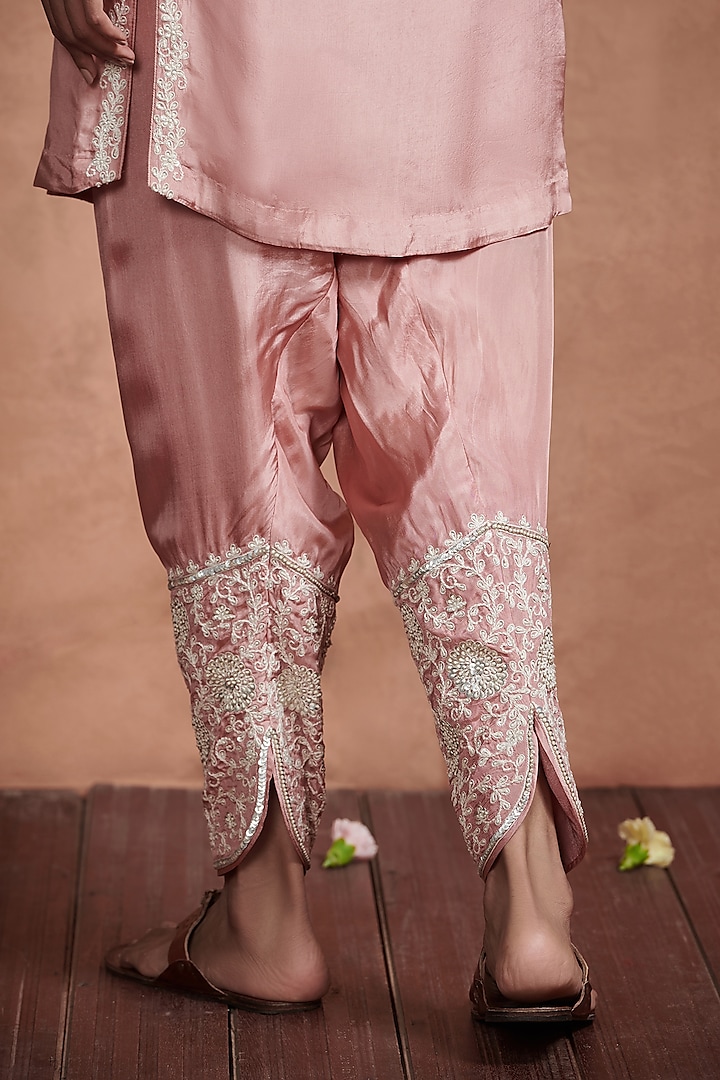Champagne Blush Embroidered Kurta Set by Aashima Behl at Pernia's Pop Up Shop