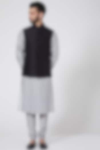 Black Chanderi Silk Pintuck & Pleated Textured Bundi Jacket by Abhishek Gupta Men at Pernia's Pop Up Shop