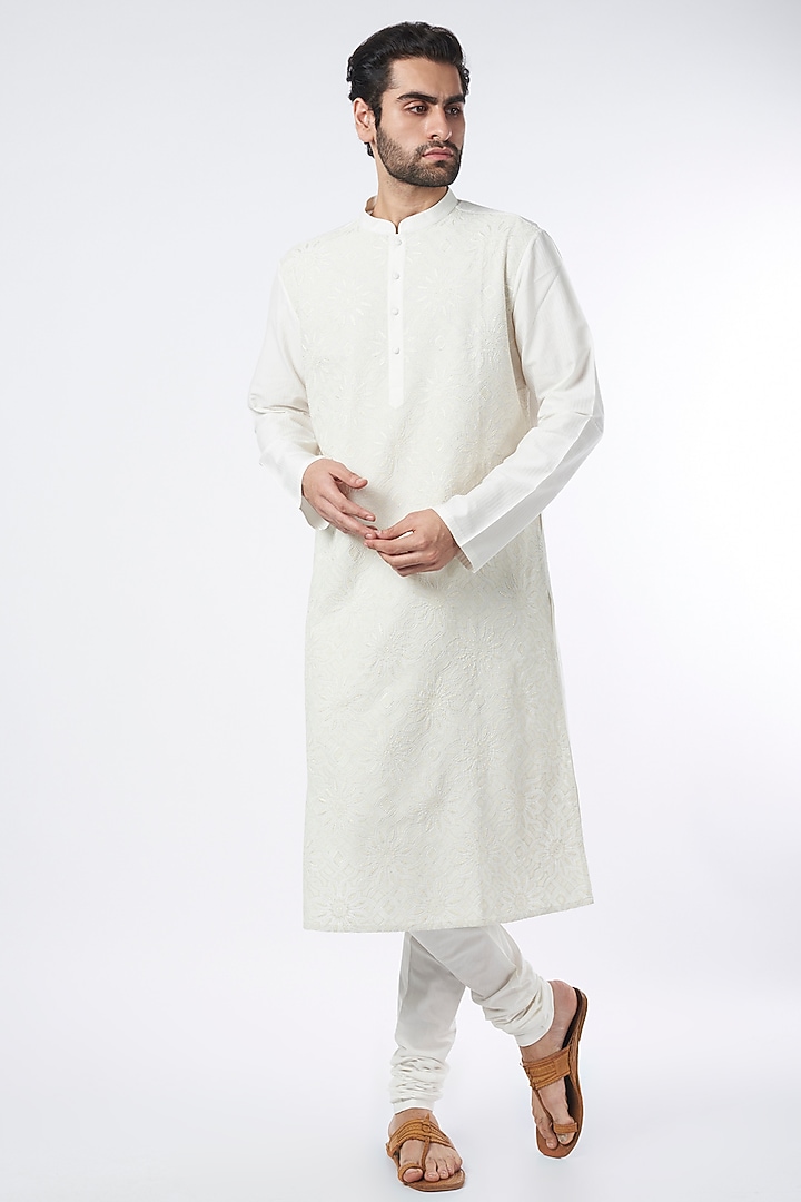Off White Embroidered Kurta Set by Abhishek Gupta Men at Pernia's Pop Up Shop