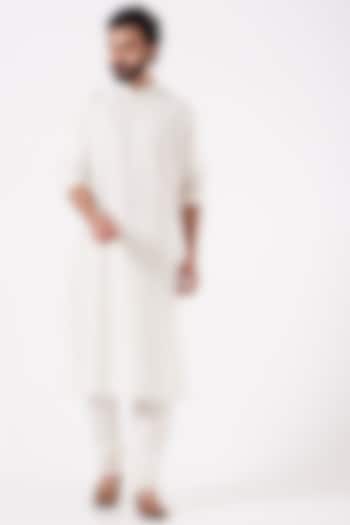 Off White Embroidered Kurta Set by Abhishek Gupta Men at Pernia's Pop Up Shop