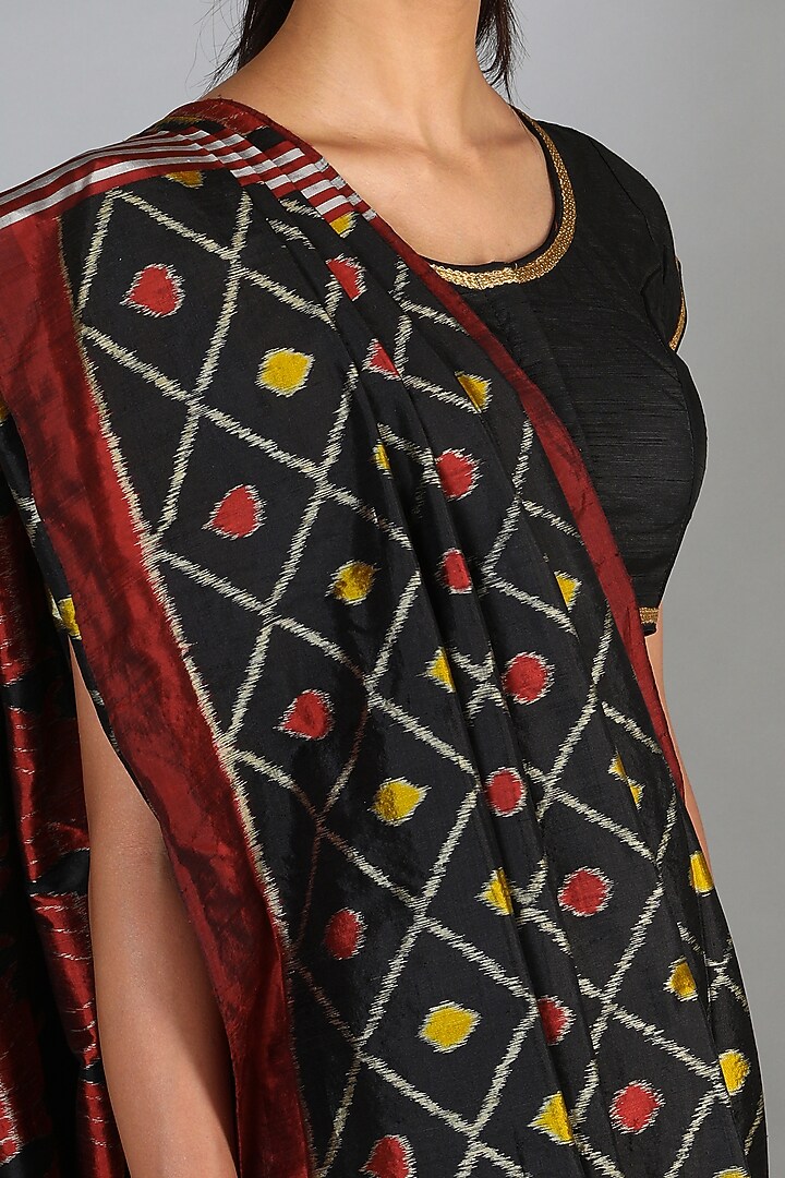 Black Single Weft Ikat Mulberry Silk Saree Set by Abir Pal at Pernia's Pop Up Shop