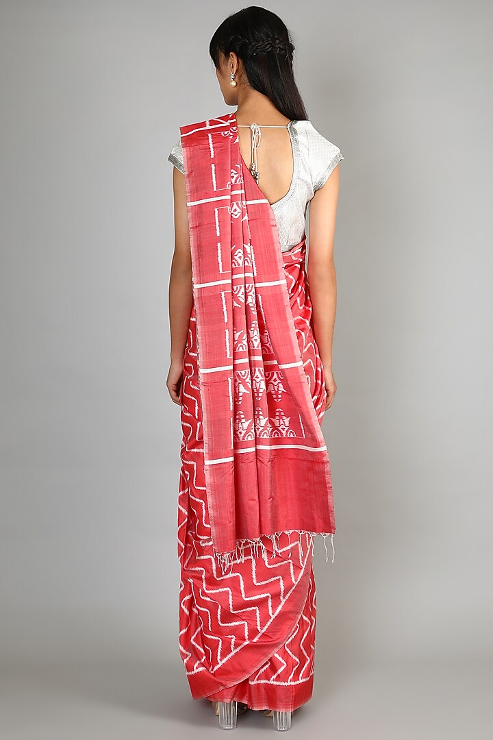 Red Single Weft Ikat Mulberry Silk Saree Set by Abir Pal at Pernia's Pop Up Shop