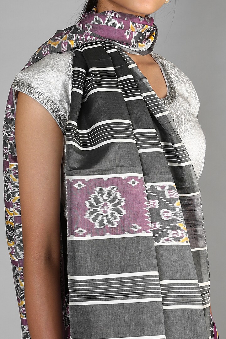 Black Single Weft Mulberry Silk Saree Set by Abir Pal at Pernia's Pop Up Shop