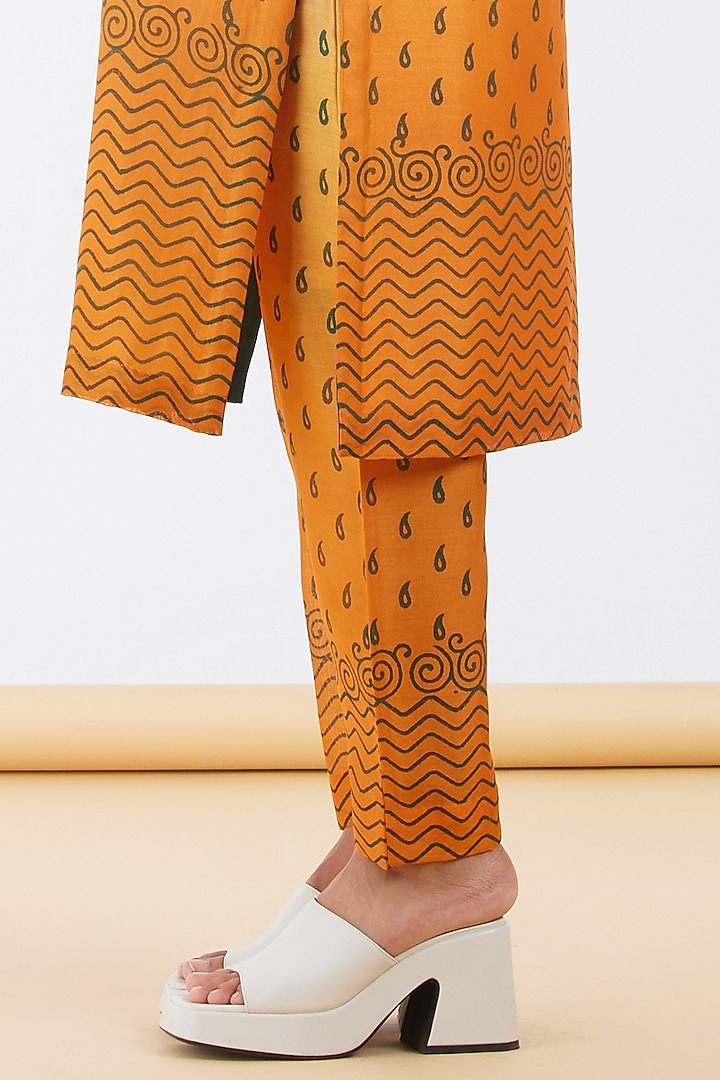Orange Shaded Silk Chanderi Hand Embroidered Kurta Set by Abhjeet Khanna at Pernia's Pop Up Shop