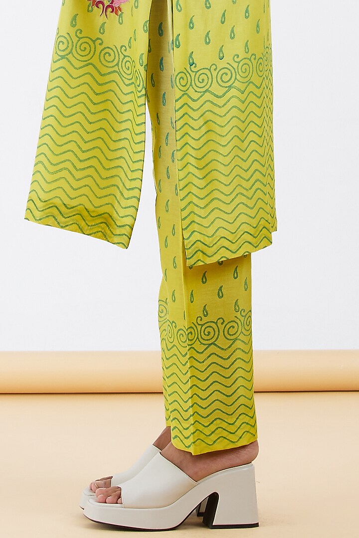 Yellow Shaded Silk Chanderi Hand Embroidered Kurta Set by Abhjeet Khanna at Pernia's Pop Up Shop