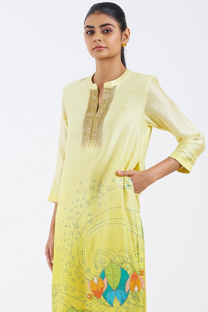 Yellow Shaded Silk Chanderi Hand Embroidered Kurta Set by Abhjeet Khanna at Pernia's Pop Up Shop