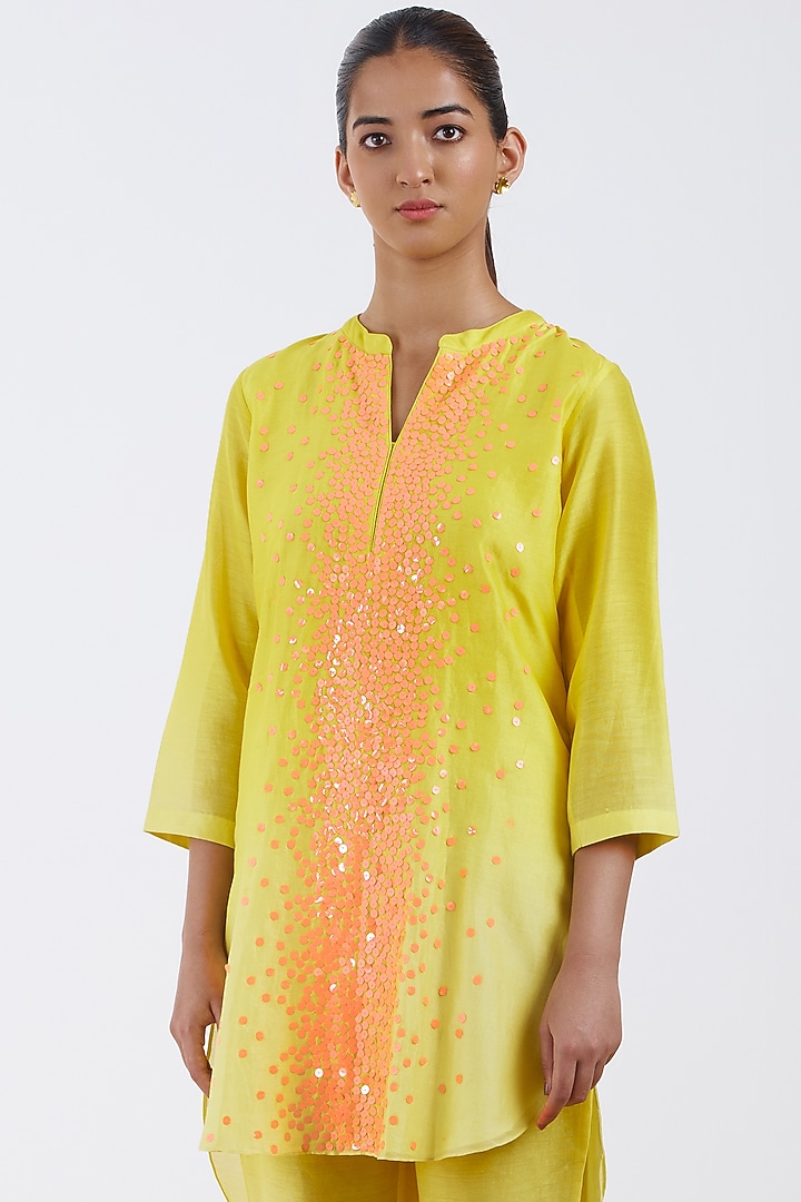 Yellow Shaded Silk Chanderi Hand Embroidered Kurta Set by Abhjeet Khanna at Pernia's Pop Up Shop