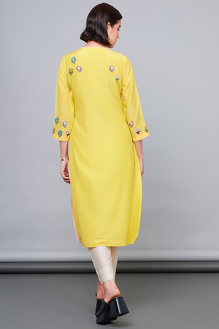 Yellow Silk Chanderi Floral Thread Work Kurta Set by Abhjeet Khanna at Pernia's Pop Up Shop