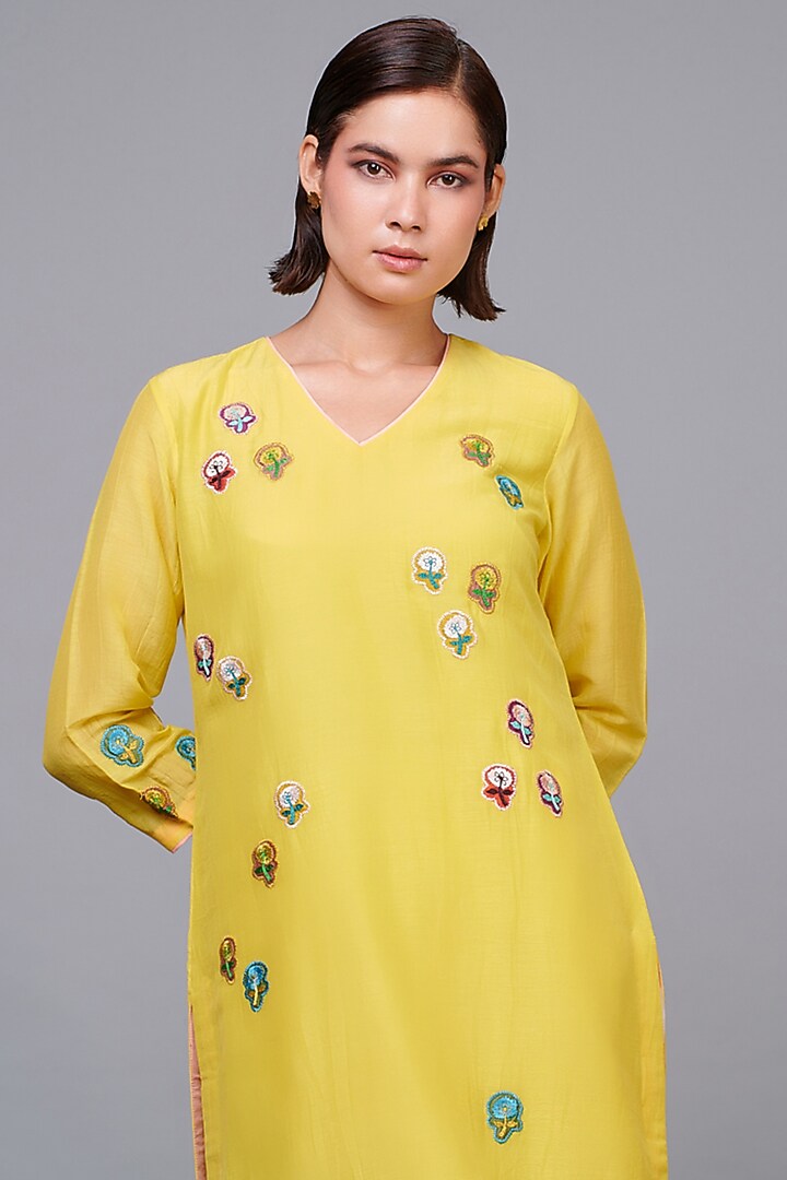 Yellow Silk Chanderi Floral Thread Work Kurta Set by Abhjeet Khanna at Pernia's Pop Up Shop